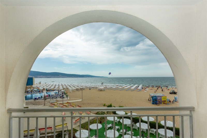 Napospart utazás Hotel Viand