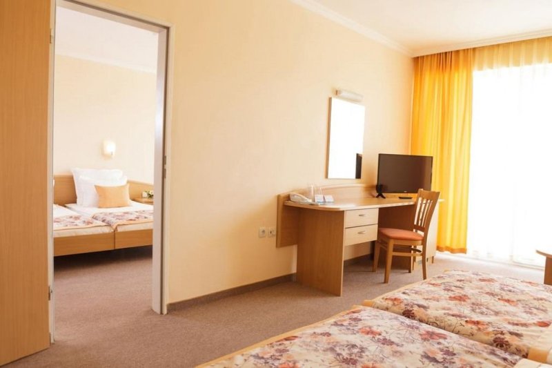 Napospart utazás Hotel Wela