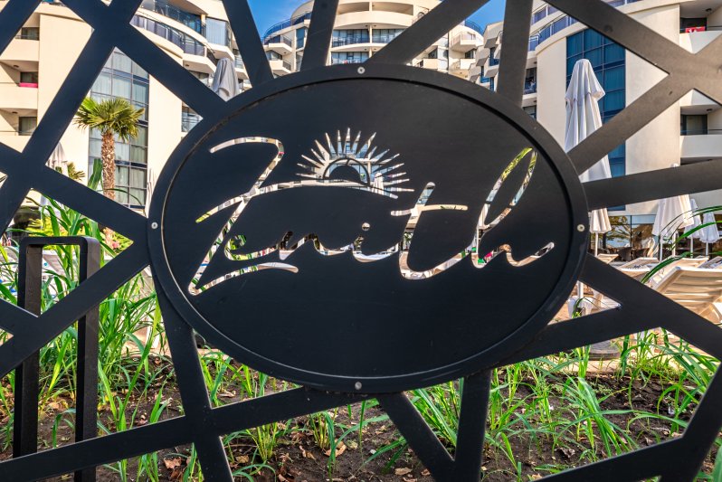 Napospart utazás Hotel Zenith