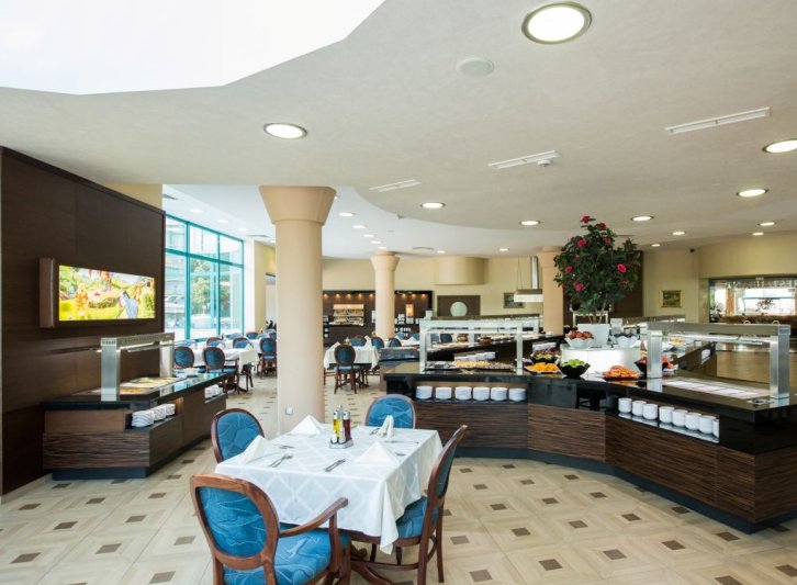 Aranyhomok utazás Marina Grand Beach