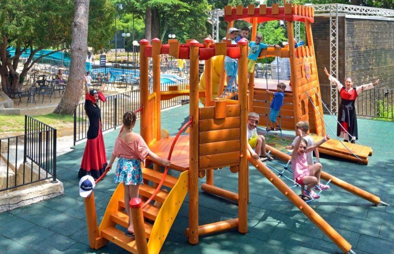 Aranyhomok utazás Melia Grand Hermitage