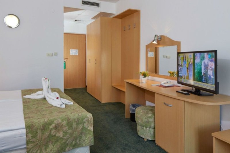 Napospart utazás Mena Palace