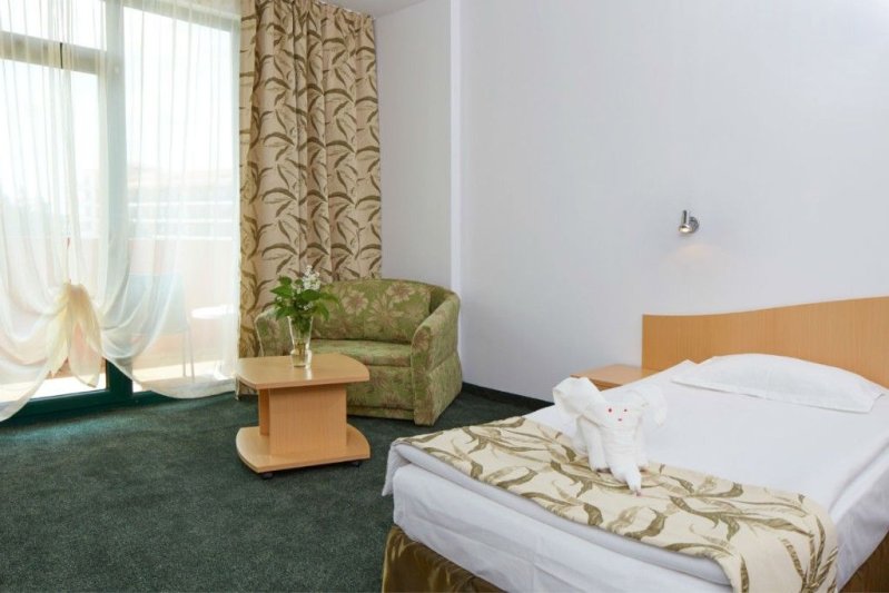 Napospart utazás Mena Palace