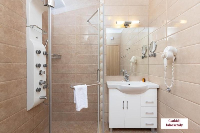 Napospart utazás Rome Palace Deluxe