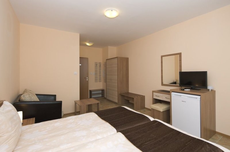 Neszebar utazás Topalovi - Cherno More Vendégház