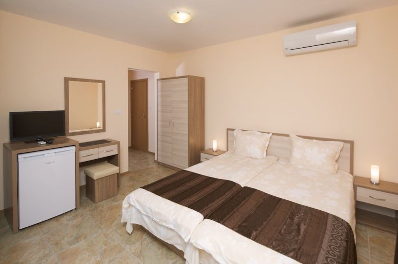 Neszebar utazás Topalovi - Cherno More Vendégház