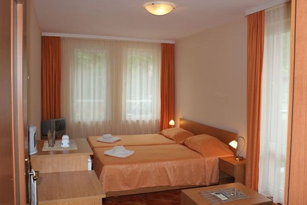 Neszebar utazás Topalovi Family Hotel - West