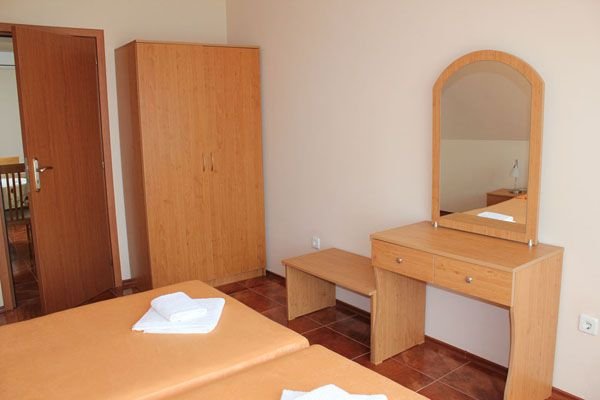 Neszebar utazás Topalovi Family Hotel - West