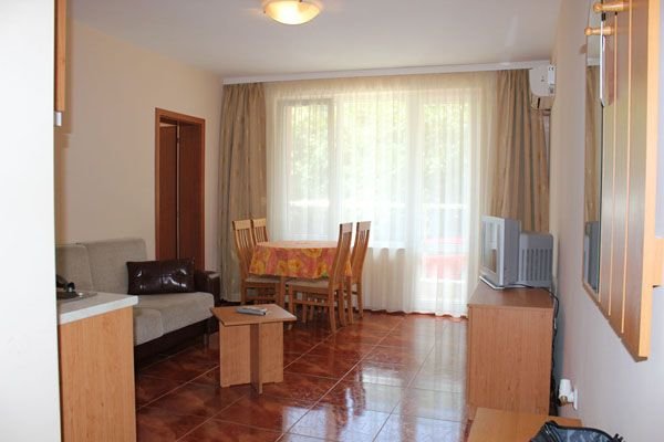 Neszebar utazás Topalovi Family Hotel - West