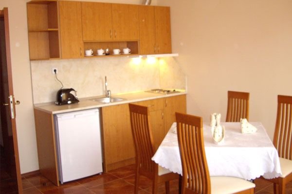 Neszebar utazás Topalovi Family Hotel - West