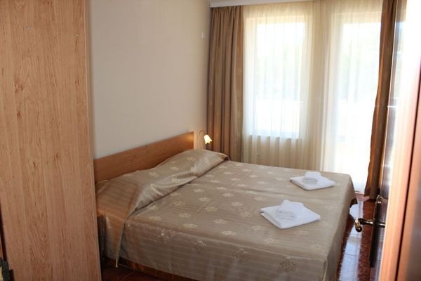 Neszebar utazás Topalovi Family Hotel - West