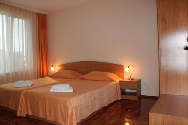 Neszebar utazás Topalovi Family Hotel - West