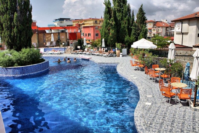 Napospart utazás Hotel Kiparisite