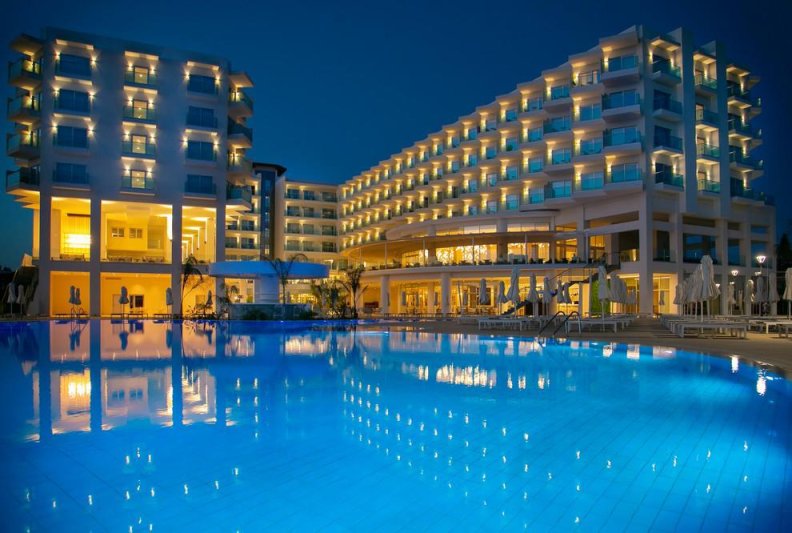 Dél-Ciprus Ayia Napa utazás Nissiblu Beach Resort