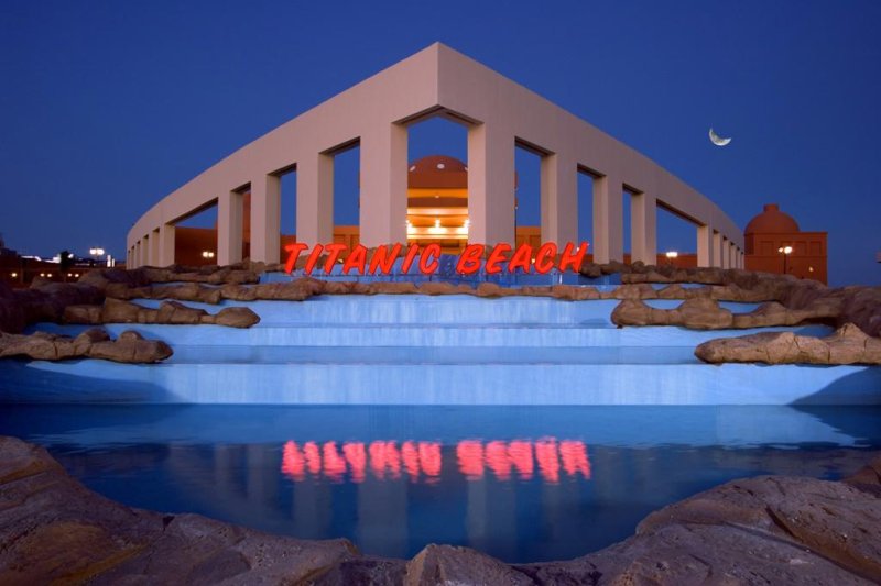 Hurghada utazás Titanic Beach Spa & Aquapark