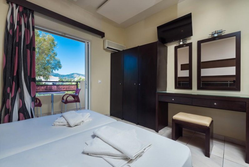 Zakynthos utazás Canadian Hotel