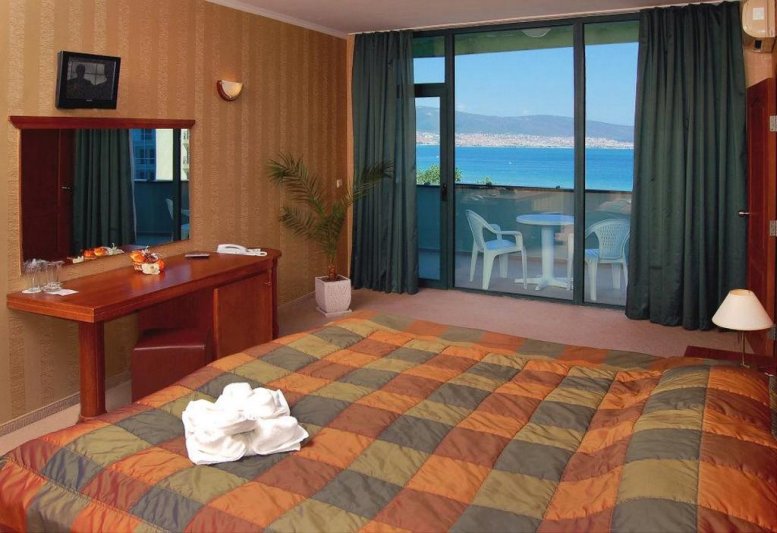 Napospart utazás Colosseum Hotel