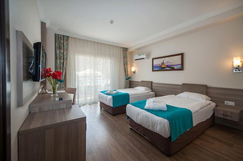 Kemer utazás Crystal Aura Beach Resort & Spa