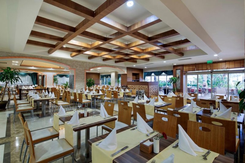 Belek utazás Crystal Family Resort