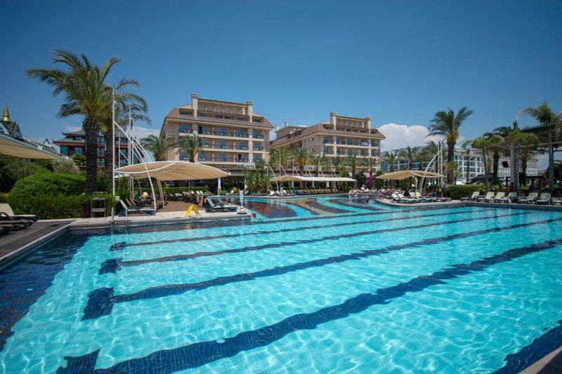 Belek utazás Crystal Family Resort