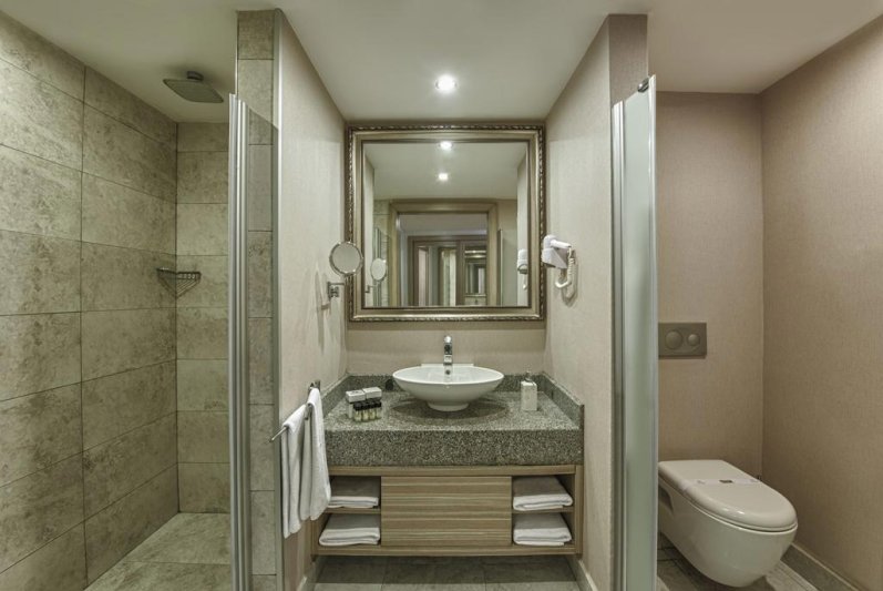 Alanya utazás Delphin Deluxe Resort