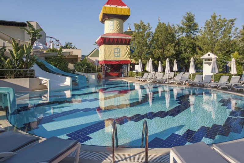 Antalya utazás Delphin Diva