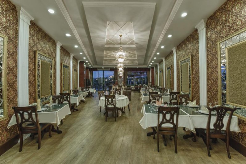 Antalya utazás Delphin Palace