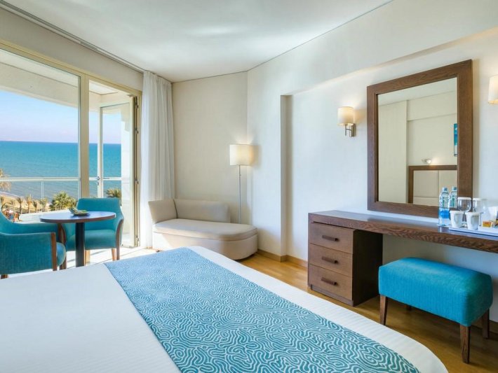 Dél-Ciprus Larnaca utazás Golden Bay Beach Hotel