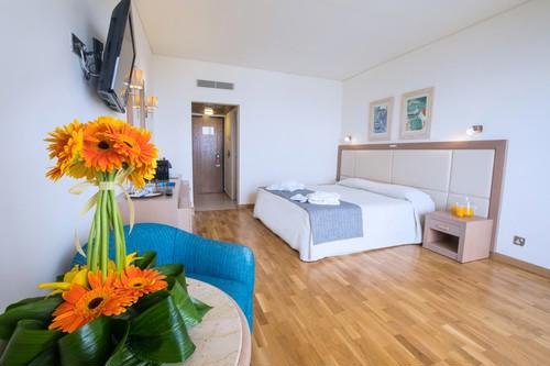 Dél-Ciprus utazás Golden Coast Beach Hotel