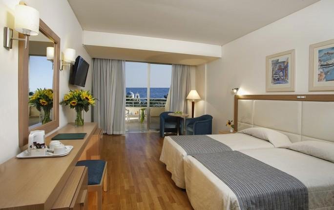 Dél-Ciprus utazás Golden Coast Beach Hotel