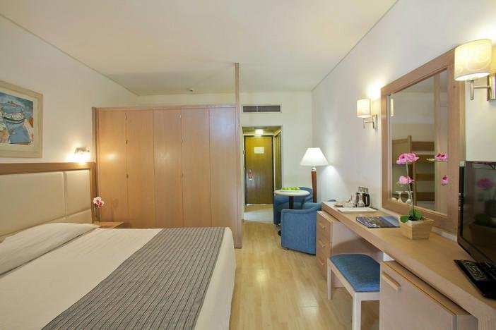 Dél-Ciprus utazás Golden Coast Beach Hotel