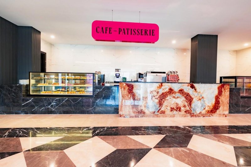 Alanya utazás Granada Luxury Red