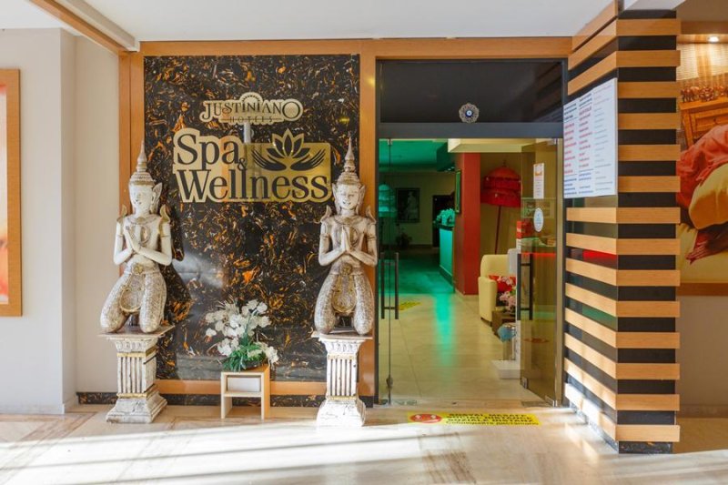 Alanya utazás Justiniano Club Park Conti