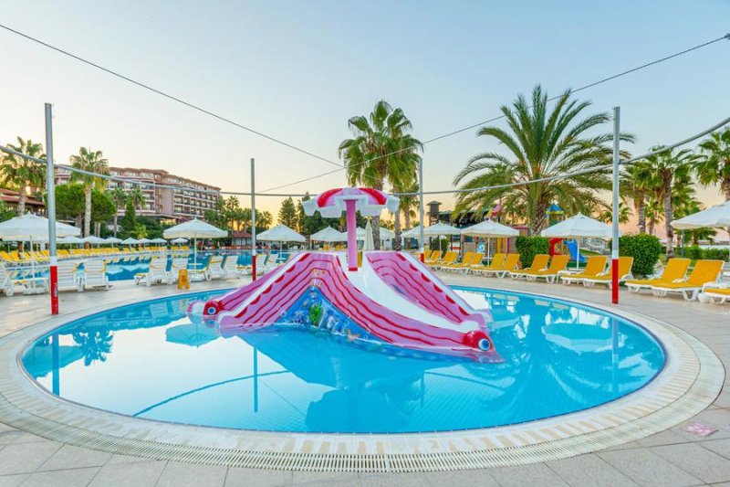 Alanya utazás Justiniano Club Park Conti