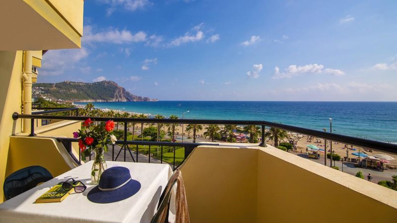 Alanya utazás Kleopatra Beach