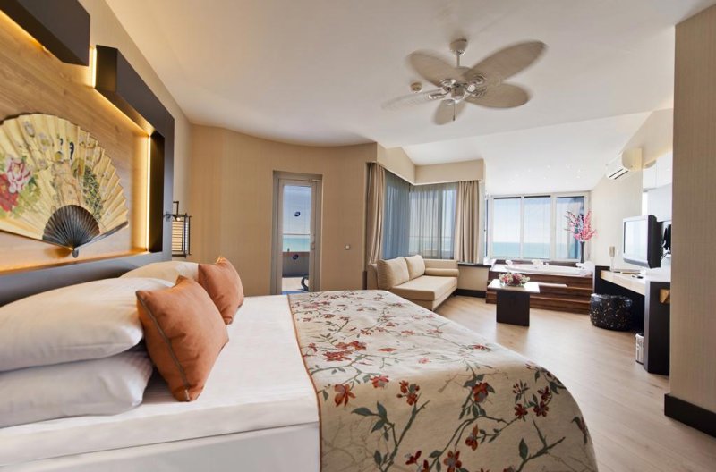 Antalya utazás Limak Lara De Luxe Hotel & Resort