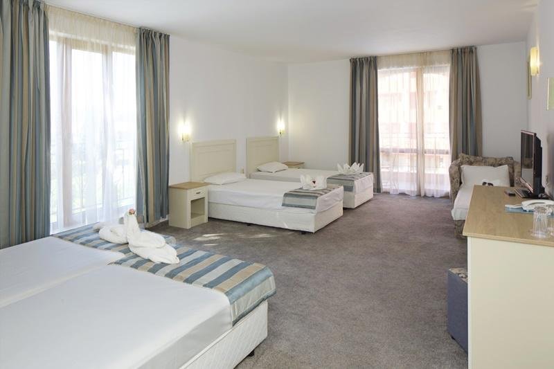 Napospart utazás Mena Palace