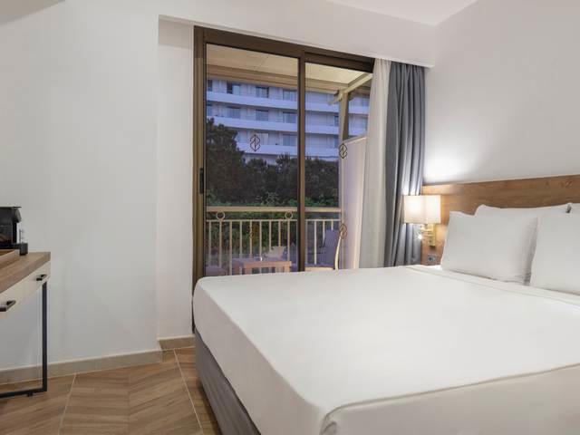 Antalya utazás Nirvana Cosmopolitan 