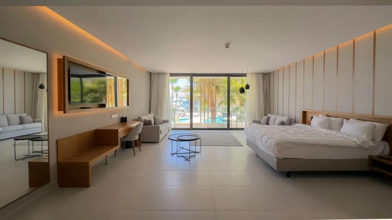 Dél-Ciprus utazás Radisson Beach