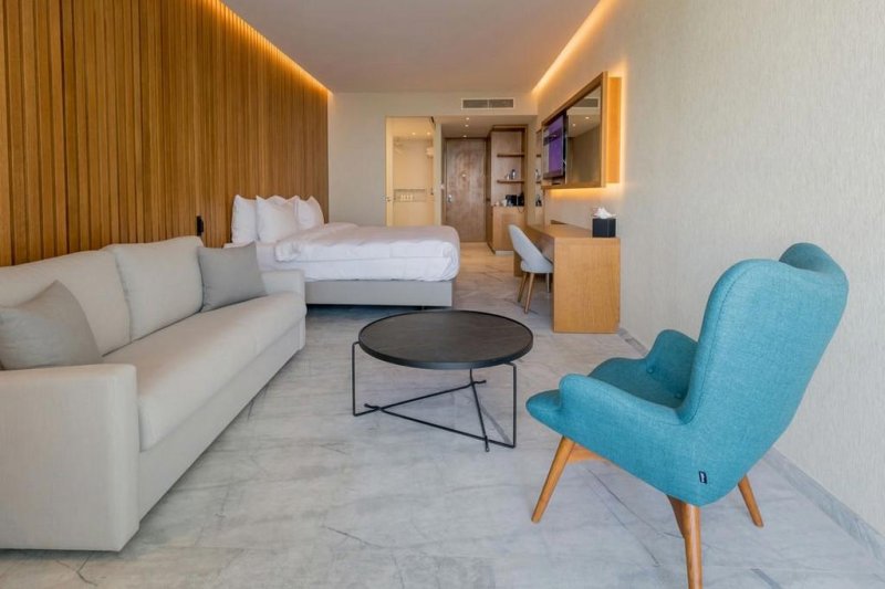 Dél-Ciprus utazás Radisson Beach