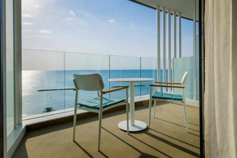 Dél-Ciprus utazás Radisson Beach