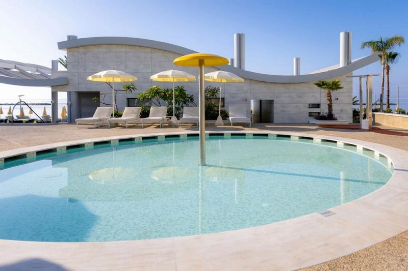 Dél-Ciprus utazás Radisson Beach