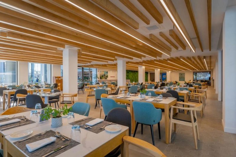 Dél-Ciprus utazás Radisson Beach