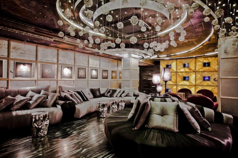 Elenite utazás Royal Castle