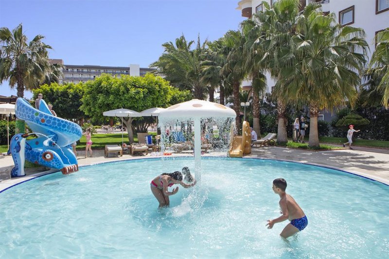 Alanya utazás Royal Garden Select