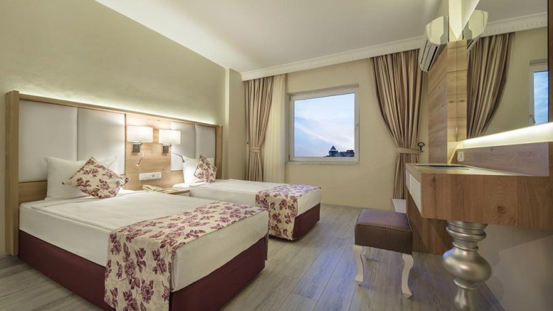 Alanya utazás Royal Garden Select