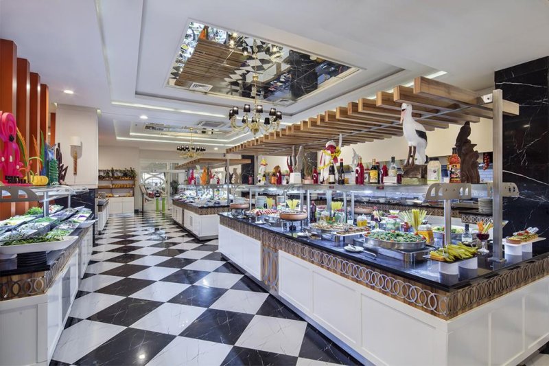 Alanya utazás Royal Garden Select