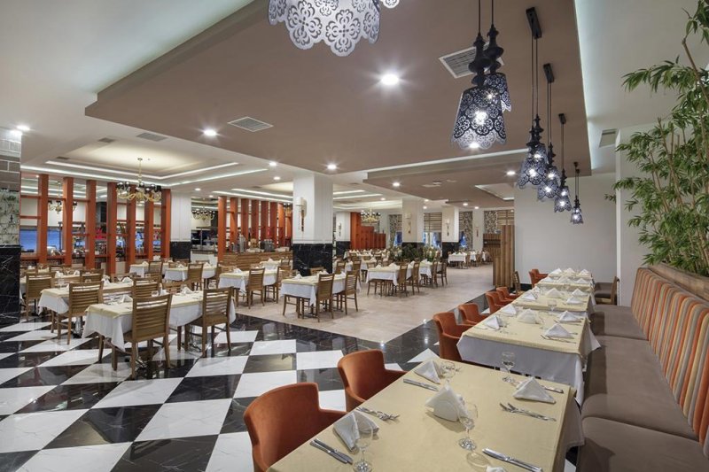 Alanya utazás Royal Garden Select