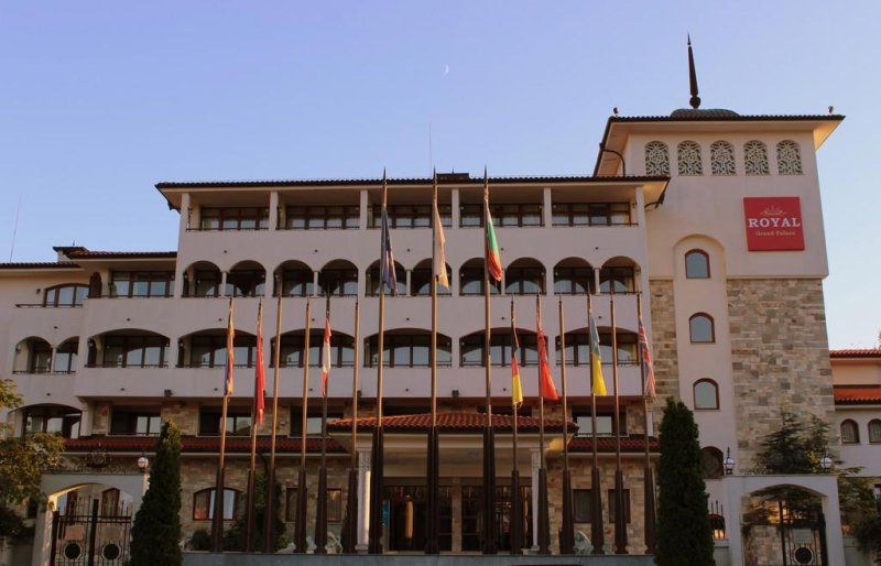 Napospart utazás Royal Palace Helena Park