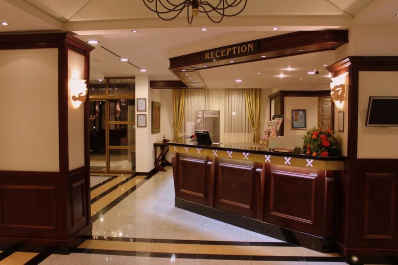 Napospart utazás Royal Palace Helena Park